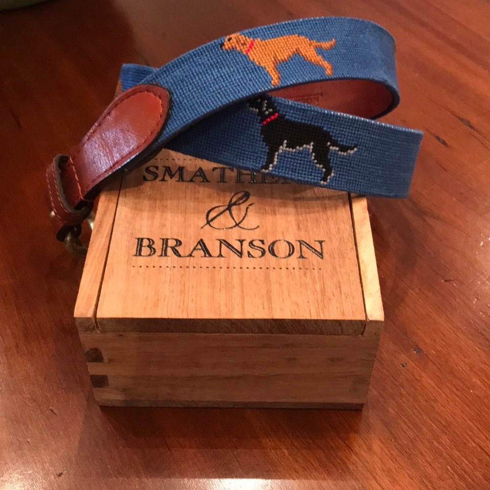 Smathers and Branson Men’s Belt With Labrador Dogs